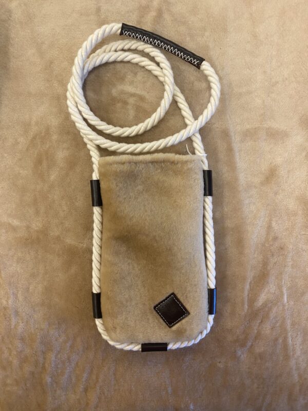 Pochette de Téléphone en Peau de Mouton Veritable
